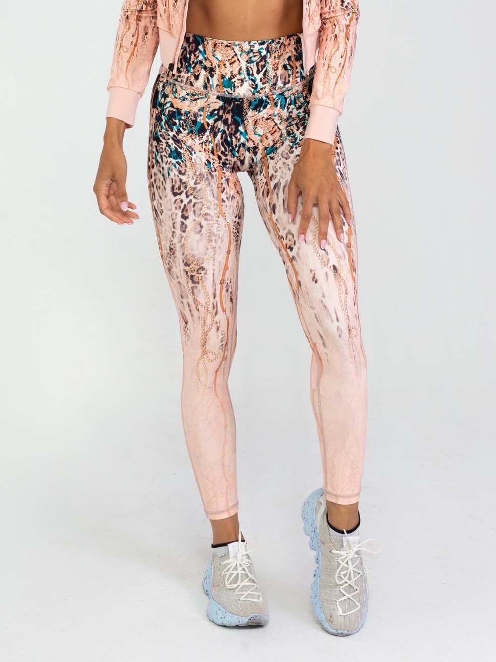 NoireBlanc Savanna Scrunch Legging